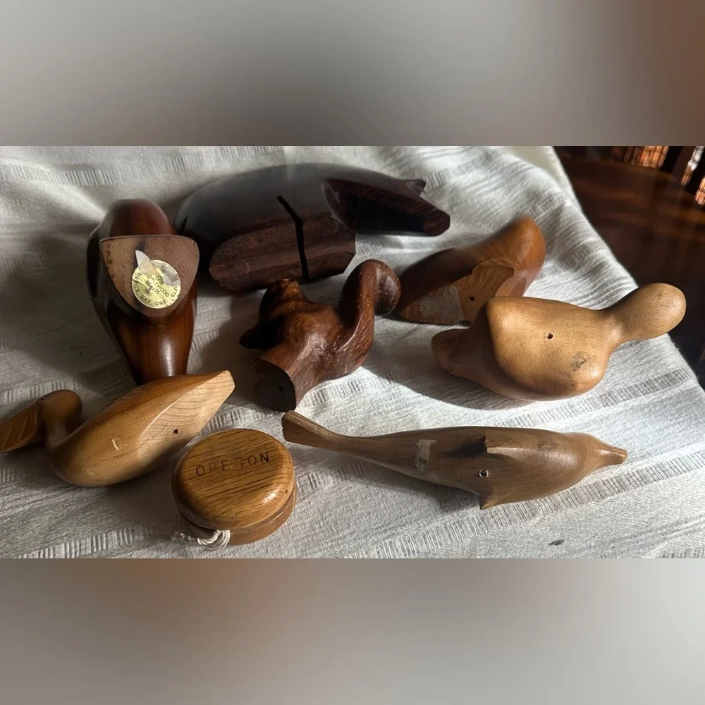 Vintage Oregon Myrtlewood Animal Carvings Lot MCM Bear Pelican Seal Decor - Picture 7 of 9